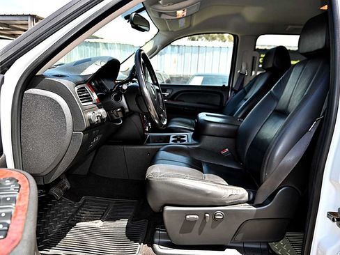 Used 2009 Chevrolet Silverado 2500 LTZ AWD/4WD image 17