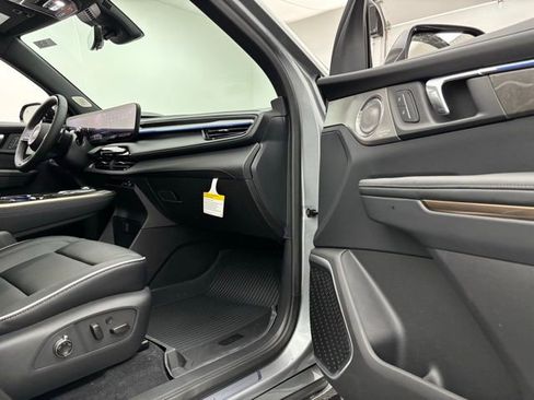 New 2026 Buick Enclave Avenir w/ Super Cruise Package image 37