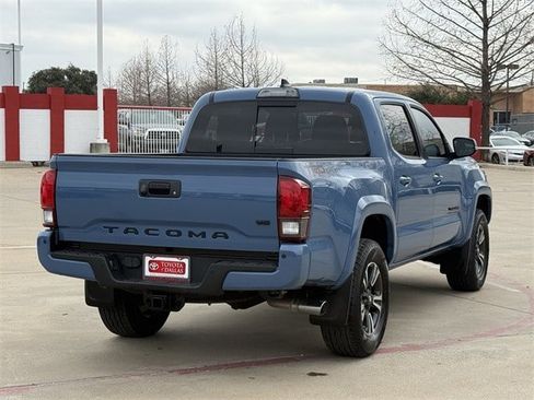 Used 2019 Toyota Tacoma TRD Sport w/ Technology Package image 4