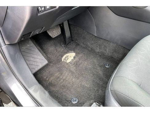 Used 2025 Toyota RAV4 XLE FWD image 30