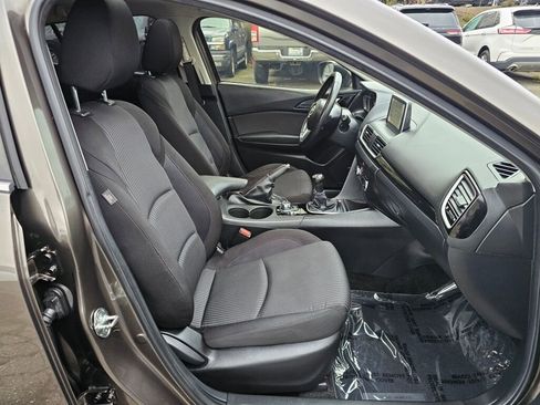 Used 2016 MAZDA MAZDA3 i Touring w/ Popular Equipment Package image 11
