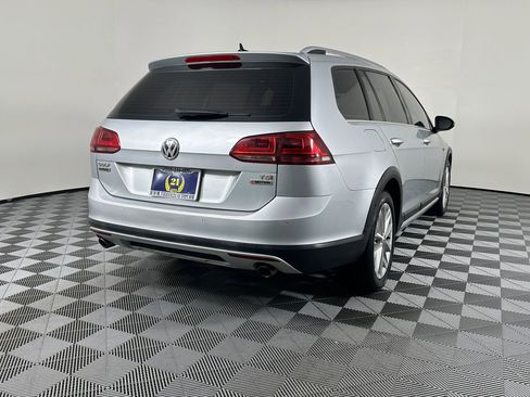 Used 2017 Volkswagen Golf Alltrack SE image 9