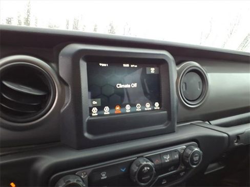 Used 2022 Jeep Gladiator Sport image 20