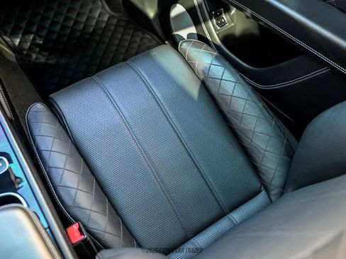 Used 2018 Bentley Bentayga image 80