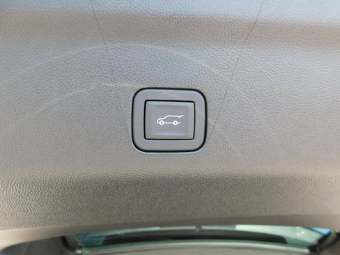 New 2025 Chevrolet Suburban High Country image 27