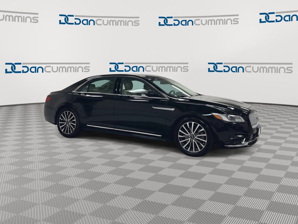 Used 2017 Lincoln Continental Select AWD/4WD image 2