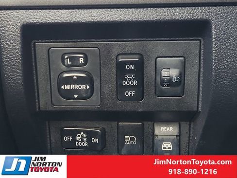 Used 2018 Toyota Tundra SR5 image 23