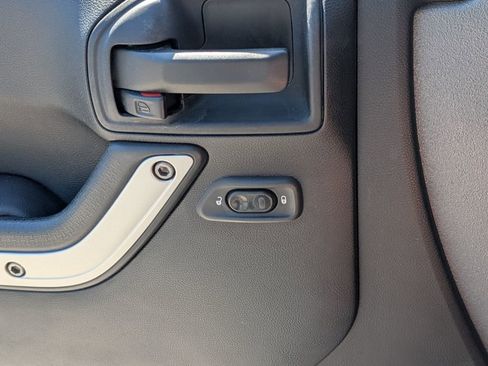 Used 2015 Jeep Wrangler Unlimited Sahara w/ Dual Top Group image 27