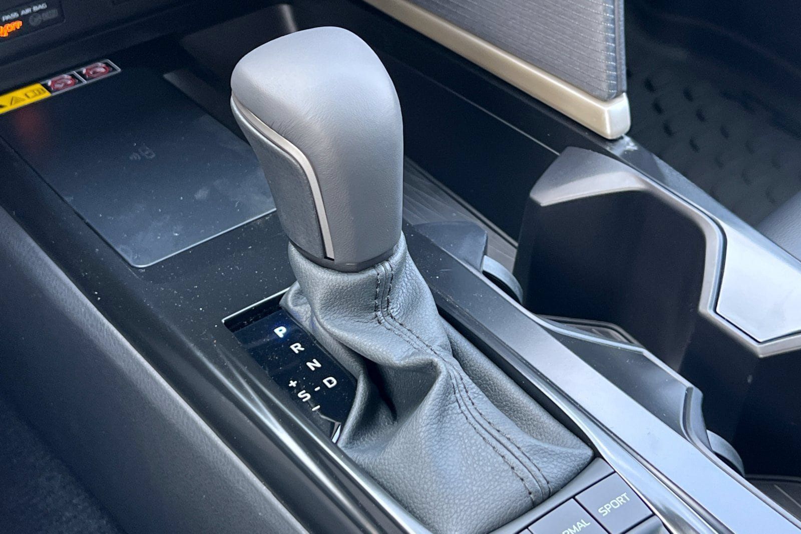 New 2026 Toyota Camry Hybrid FWD image 23