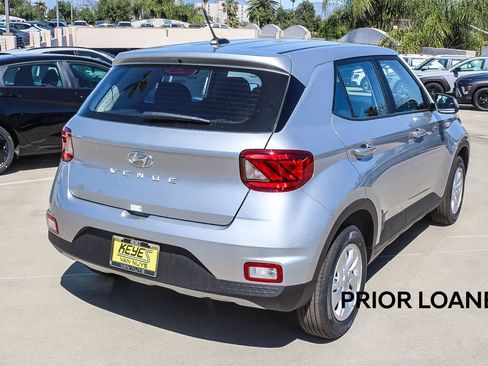 Certified 2026 Hyundai Venue SE FWD image 4