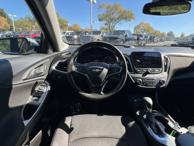 Used 2023 Chevrolet Malibu LT FWD image 3