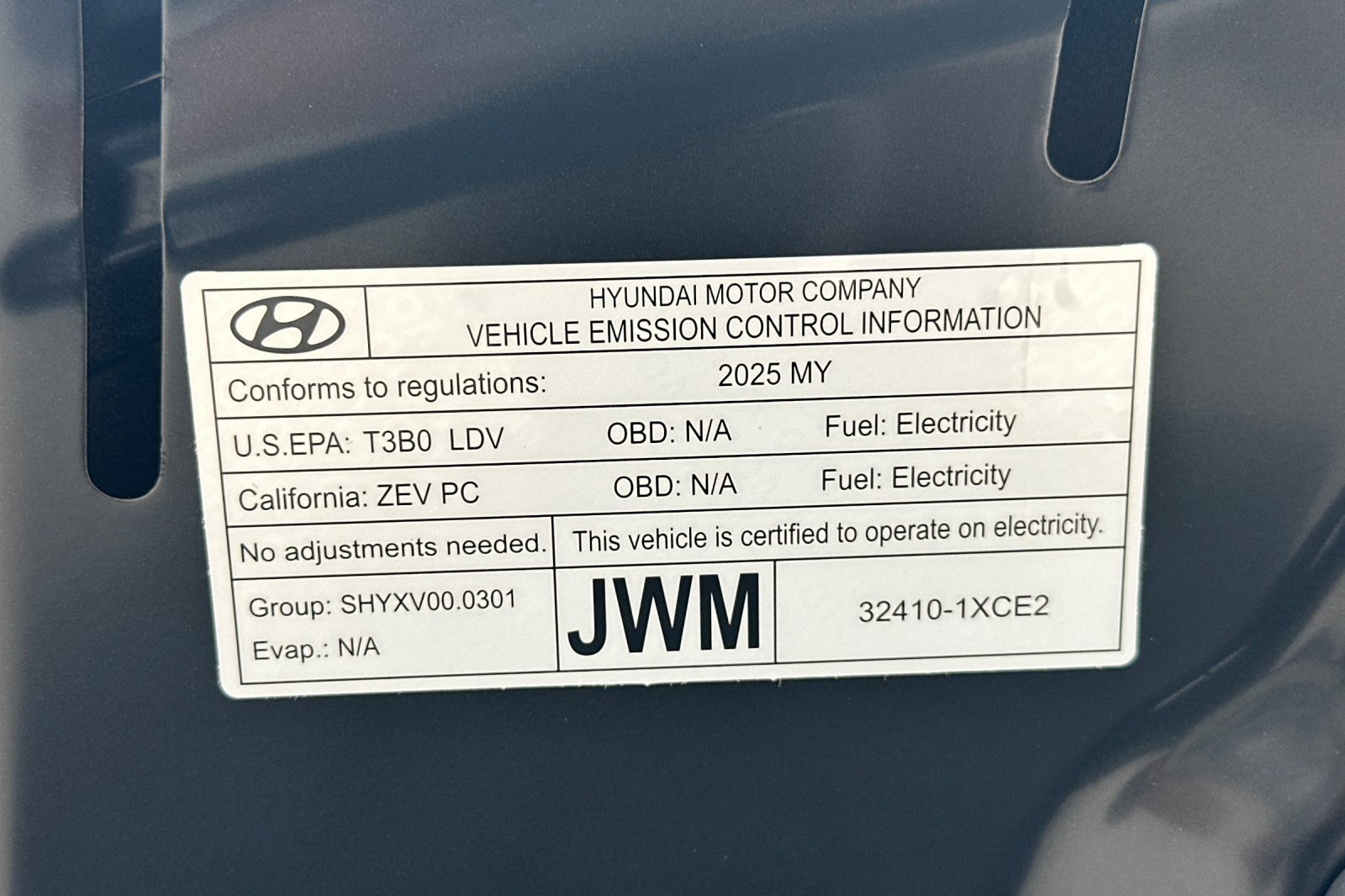 Used 2025 Genesis GV60 Advanced AWD/4WD image 36