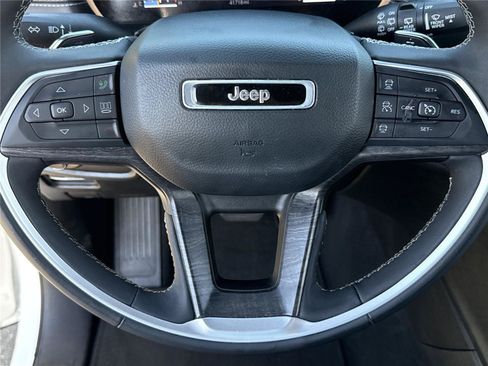 Used 2024 Jeep Grand Cherokee Limited AWD/4WD image 12