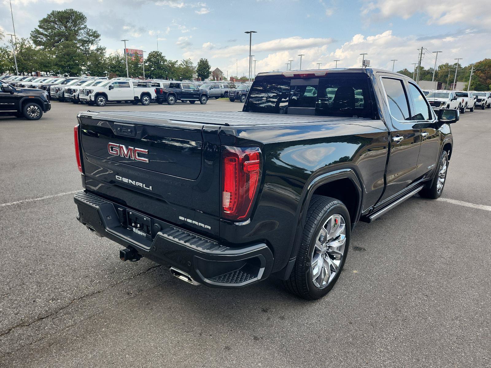 Used 2025 GMC Sierra 1500 Denali w/ Denali Reserve Package AWD/4WD image 3