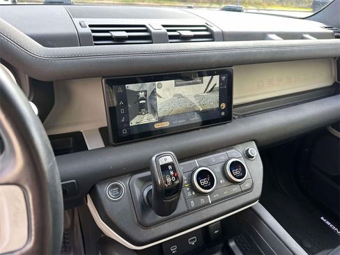 Used 2023 Land Rover Defender 110 X-Dynamic SE image 32