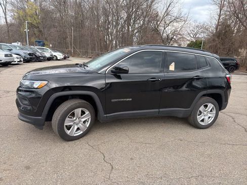 Used 2022 Jeep Compass Latitude image 4