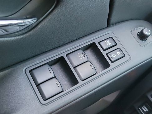 Used 2025 Nissan Frontier SV w/ SV Convenience Package image 15