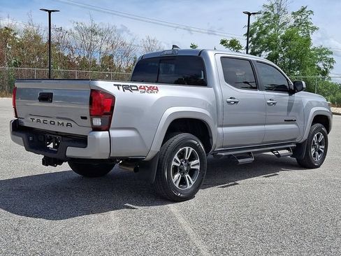 Used 2019 Toyota Tacoma TRD Sport AWD/4WD image 9