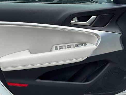Used 2025 Genesis G70 2.5T RWD image 10