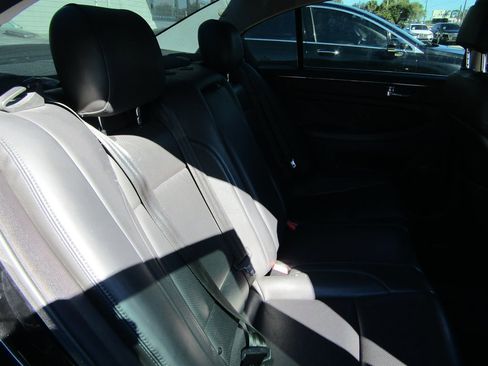 Used 2010 Hyundai Genesis 4.6 image 6