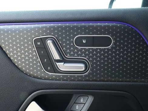 Used 2024 Mercedes-Benz GLB 250 image 28