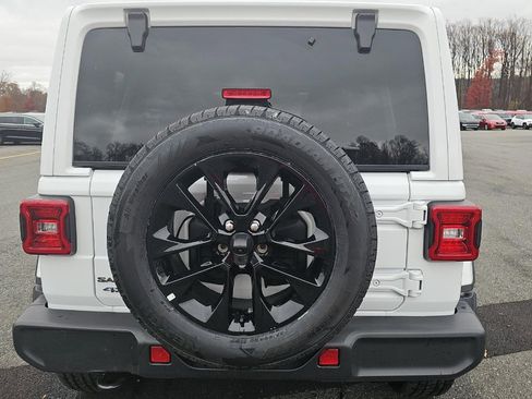 Used 2025 Jeep Wrangler Unlimited Sahara image 5