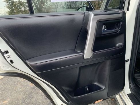Used 2016 Toyota 4Runner Limited image 15