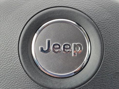 Used 2019 Jeep Cherokee Latitude Plus FWD image 14
