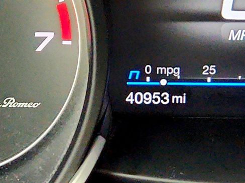 Used 2022 Alfa Romeo Stelvio Veloce AWD/4WD image 16