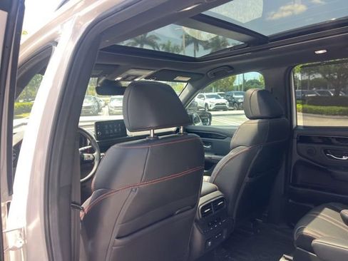 Used 2025 Honda Pilot TrailSport image 32