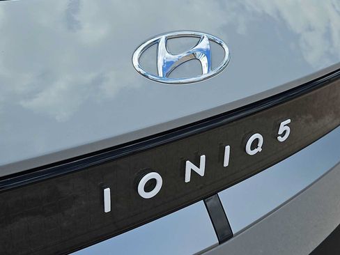 Used 2024 Hyundai Ioniq 5 SEL RWD image 12