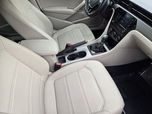 Used 2020 Volkswagen Passat 2.0T SE image 14