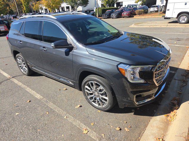 Used 2022 GMC Terrain Denali AWD/4WD image 3