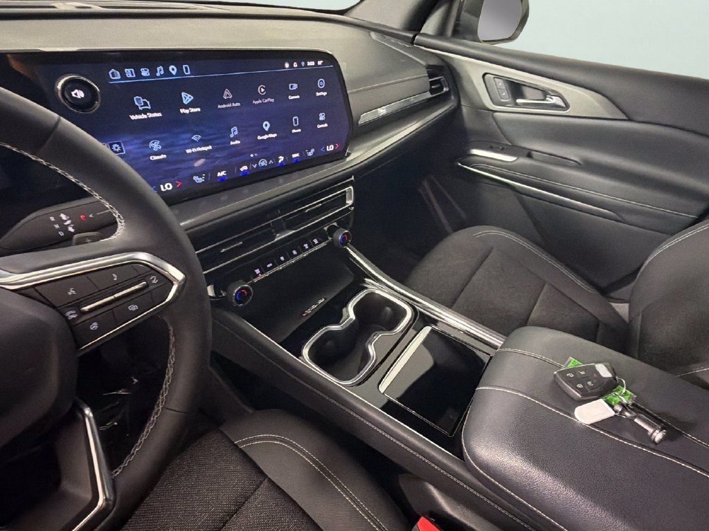 Used 2024 Chevrolet Traverse LT FWD image 19
