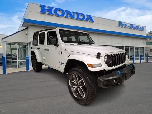 Used 2024 Jeep Wrangler Unlimited w/ Convenience Group AWD/4WD image 4