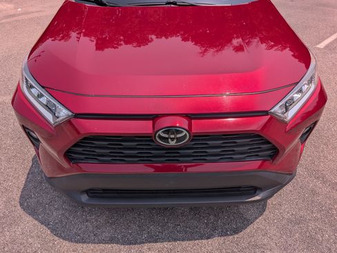 Used 2019 Toyota RAV4 XLE Premium FWD image 12