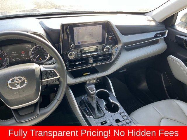 Used 2023 Toyota Highlander XLE AWD/4WD image 13