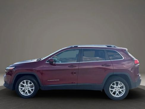 Used 2018 Jeep Cherokee Latitude FWD image 4