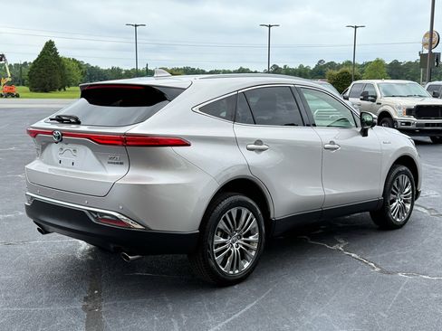 Used 2021 Toyota Venza XLE image 5