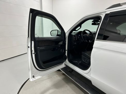 Used 2021 Ford Expedition Limited AWD/4WD image 23