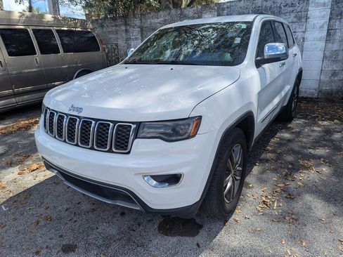 Used 2017 Jeep Grand Cherokee Limited w/ Luxury Group II image 3
