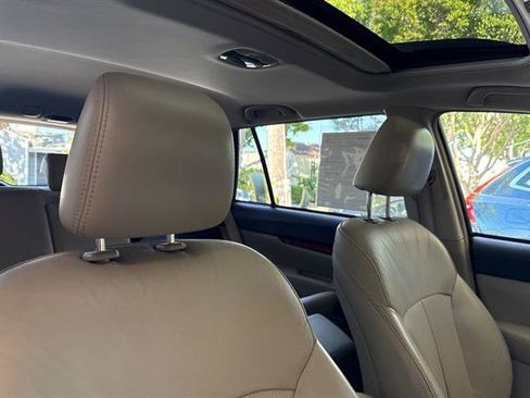 Used 2011 Subaru Outback 2.5i Limited AWD/4WD image 17