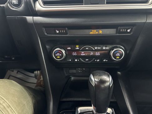Used 2017 MAZDA MAZDA3 Touring image 43