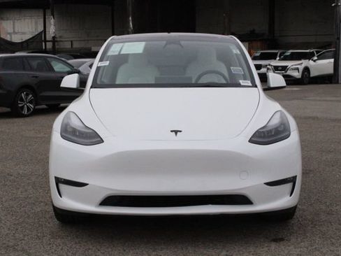 Used 2023 Tesla Model Y Performance AWD/4WD image 2