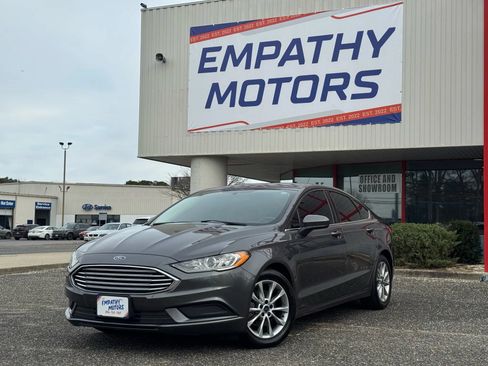 Used 2017 Ford Fusion SE FWD image 1