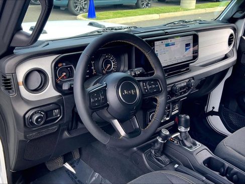 Used 2024 Jeep Wrangler Unlimited Sport AWD/4WD image 17