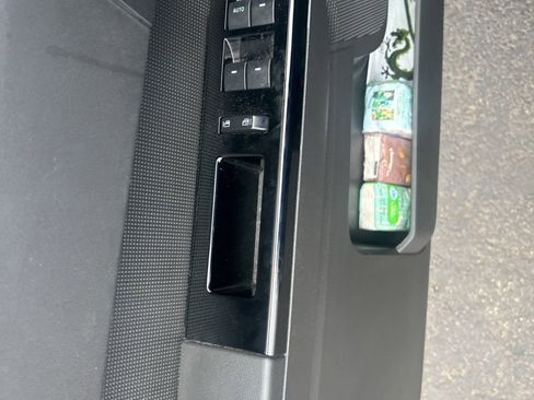 Used 2010 Ford Escape Limited image 9