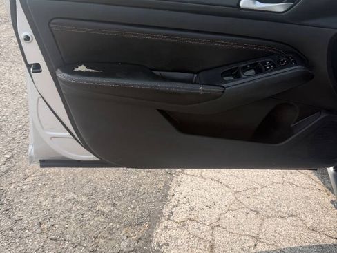 Used 2019 Nissan Altima 2.5 SR FWD image 2
