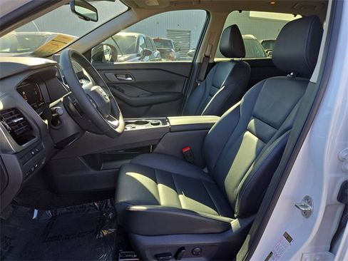 Certified 2025 Nissan Rogue SL w/ SL Premium Package image 10