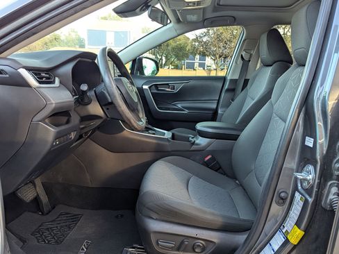 Used 2022 Toyota RAV4 XLE w/ Convenience Package image 10